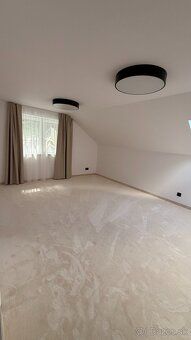 RODZINNY DOM W MYSLAVIE – Gdzie nowoczesny design spotyka