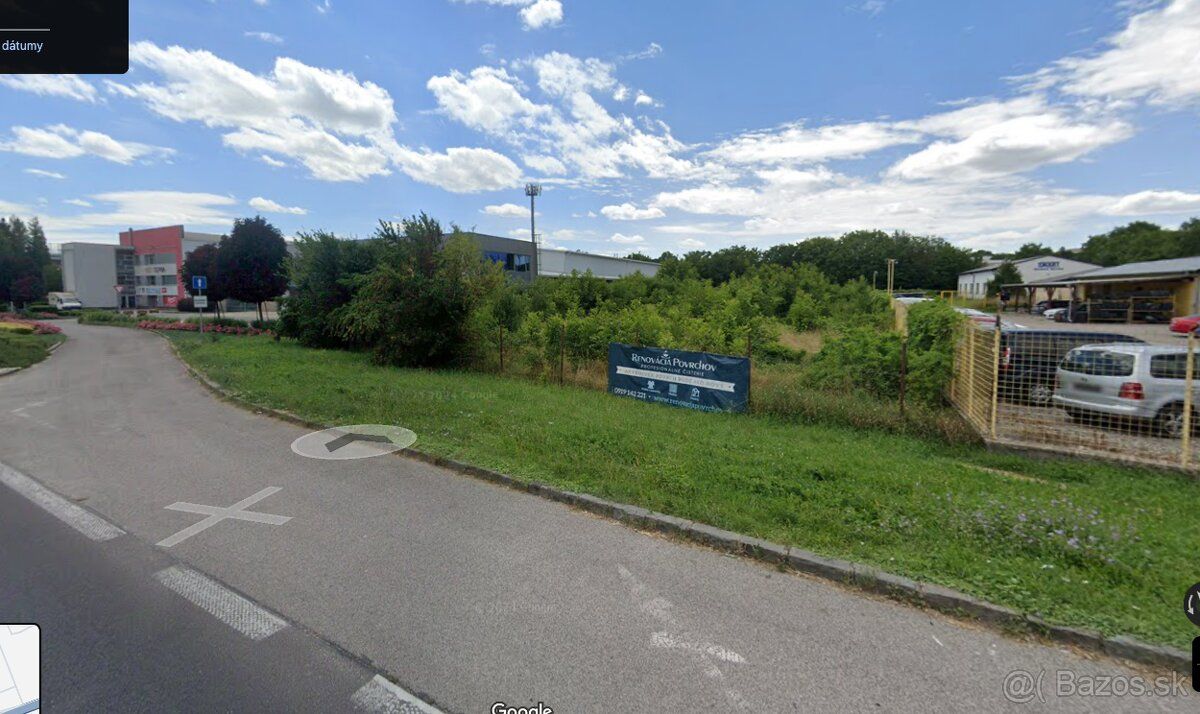 Prodám 2402 m² rovinný pozemek na Novozámocké cestě v
