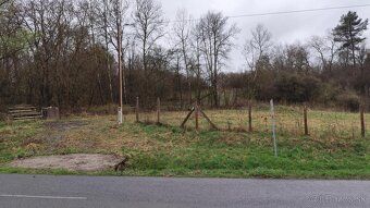 4 ÁR POZEMOK SO STAVEBNÝM POVOLENÍM V CENTRE MESTA - KOMENSK
