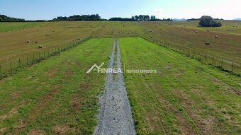 Nabízíme k prodeji rozsáhlý pozemek o ploše 5 894 m², který