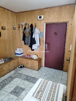 Przedstawiamy przestronny 4-pokojowy apartament w spokojnej