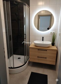 Przedstawiamy przestronny 4-pokojowy apartament w spokojnej