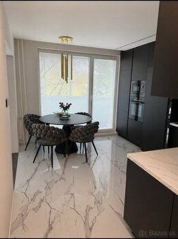 Oferujemy na sprzedaż wyjątkowy 3,5-pokojowy apartament o