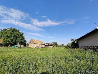 Prodáme čistý, udržovaný pozemek ve Vrbové nad Váhom