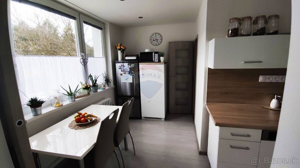 Nabízím 2 - pokojový byt o výměře 57 m2 k pronájmu za cenu