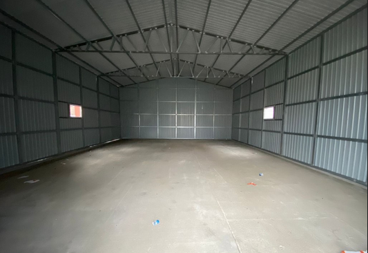Prodám halu 8x12 Boční stěna 4m Vrchní část 5m Brána s