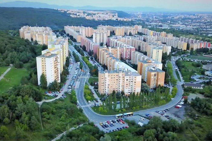 Продається просторий 3-кімнатна квартира на житловому