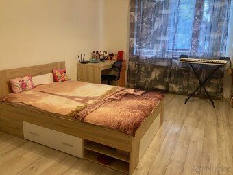 Продається односімейний будинок з універсальним