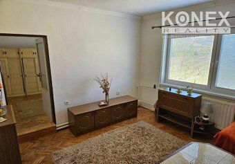 ID: 4073 Пропонуємо на продаж просторий односімейний