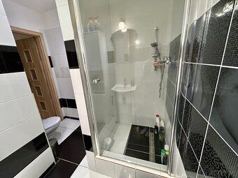 We offer for sale a completely renovated three-room