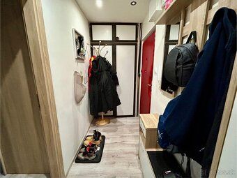 We offer for sale a completely renovated three-room