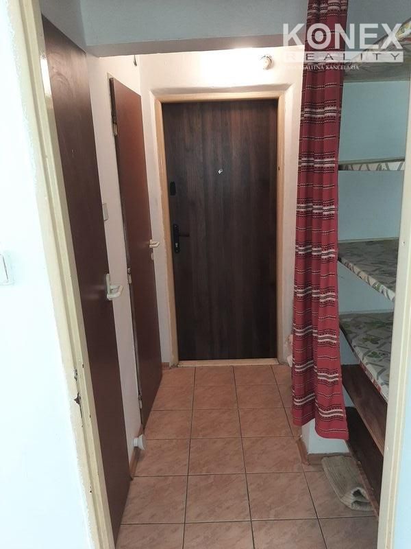ID:4203 Nabízíme k pronájmu útulnou garsonku v ulici J