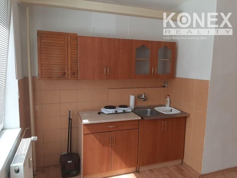 ID:4203 Nabízíme k pronájmu útulnou garsonku v ulici J