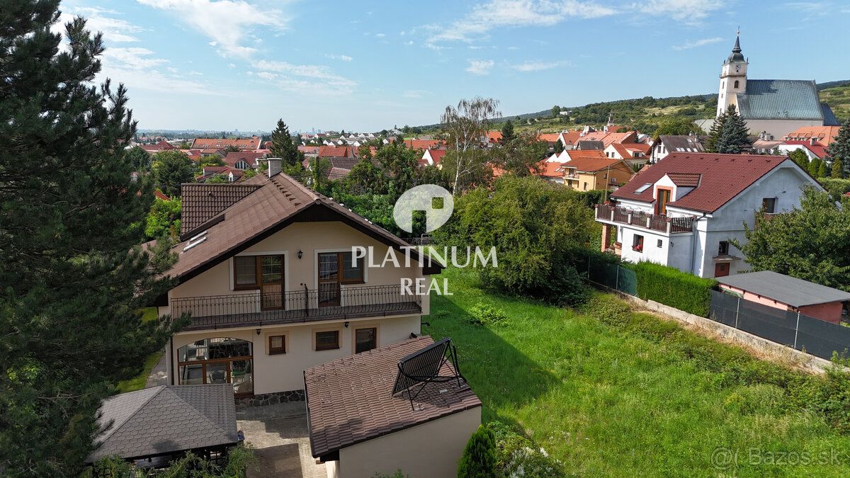 Typ: Rodinný dům Obec: Svatý Jur PLATINUM REAL vám ve