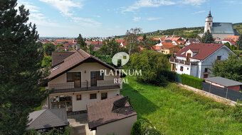 Typ: Rodinný dům Obec: Svatý Jur PLATINUM REAL vám ve