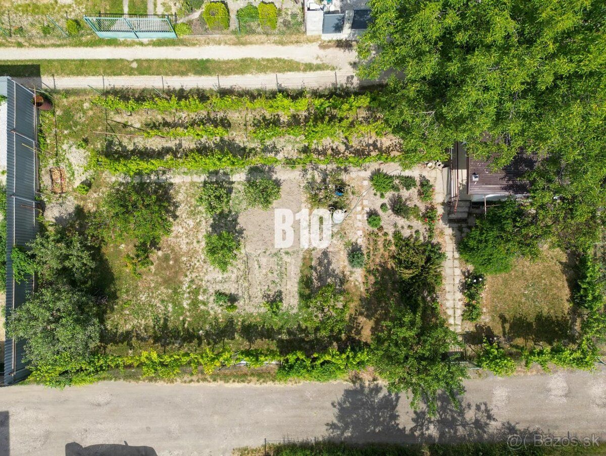 Spoločnosť B10 vám ponúka na predaj pozemok vedený ako