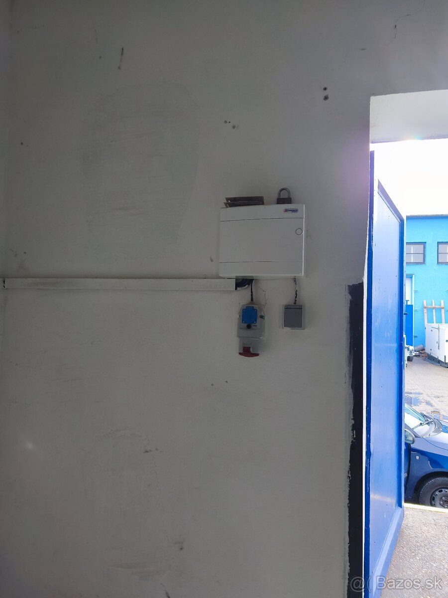 Sklad Vajnory U starého letiště - zvýšený 2 sklad 44 m²