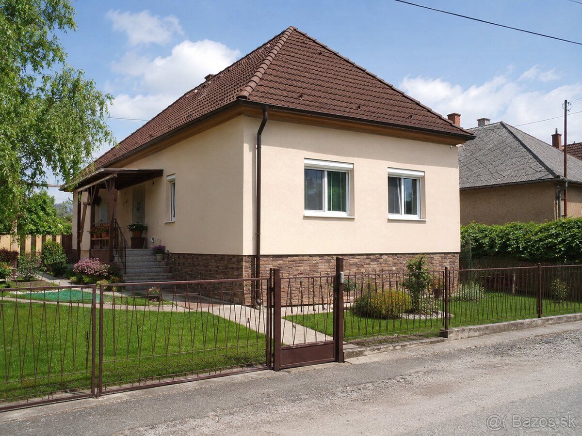 Nabízím dům k prodeji v obci Lekárovce. Cena je 93 000 €