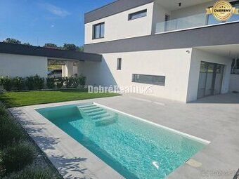 I will exchange an older nice family house of 8 ares in