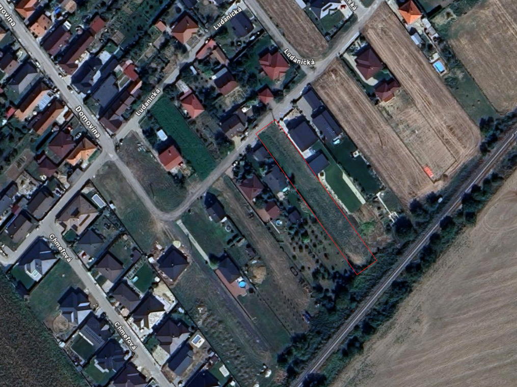 Prodám slunný pozemek o rozloze 1757 m² v obci Chrabrany, v