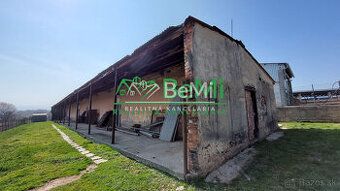 Prodám slunný pozemek o rozloze 1757 m² v obci Chrabrany, v