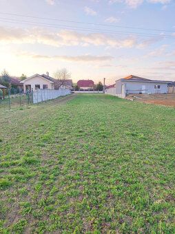 Prodám slunný pozemek o rozloze 1757 m² v obci Chrabrany, v