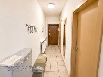 Nabízíme k pronájmu prostorný 1+1 byt o rozloze 43 m² v