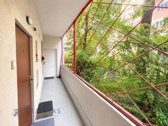 Nabízíme k pronájmu prostorný 1+1 byt o rozloze 43 m² v