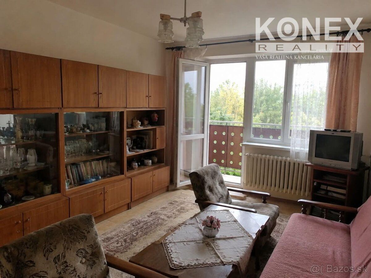 ID:4360 We offer for sale a spacious and bright 3-room