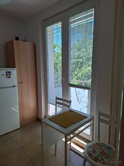 Nabízím k pronájmu útulný a kompletně zařízený 2-pokojový