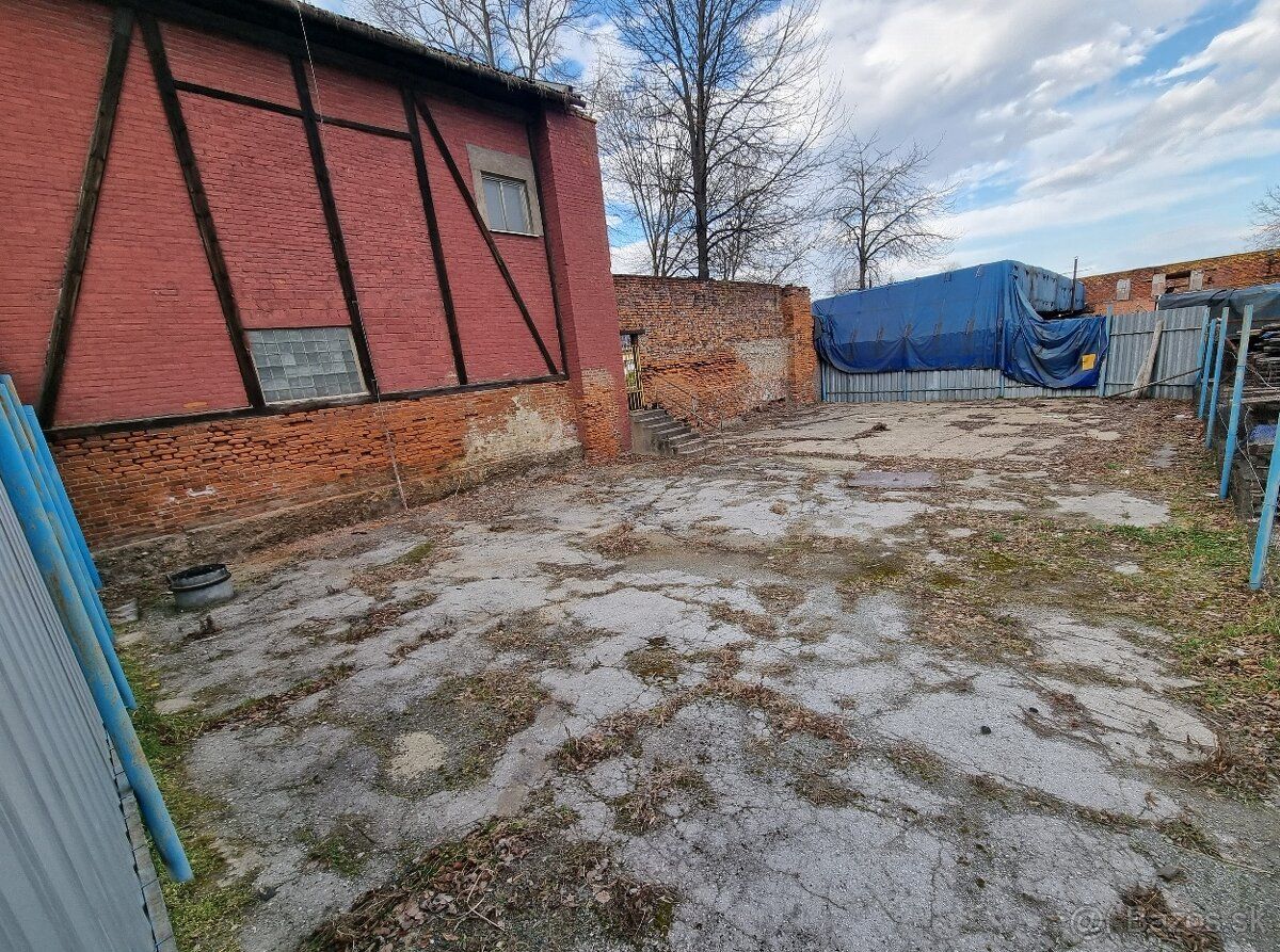 Nabízím pronájem zpevněného volného prostoru o ploše 260 m²