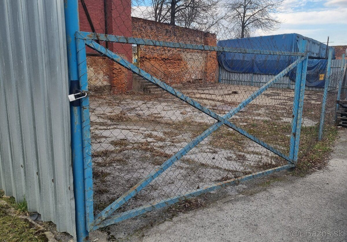 Nabízím pronájem zpevněného volného prostoru o ploše 260 m²