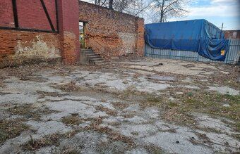 Nabízím pronájem zpevněného volného prostoru o ploše 260 m²