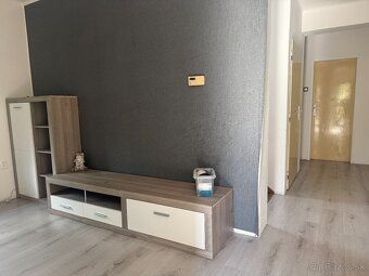 Oferujemy na sprzedaż przestronny 5-pokojowy dwupiętrowy