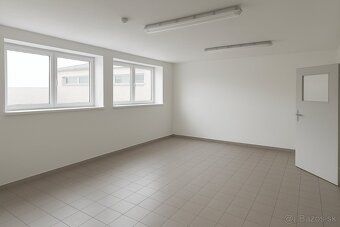 Prostor je vhodný pro kanceláře, prodejnu, servis, sklad