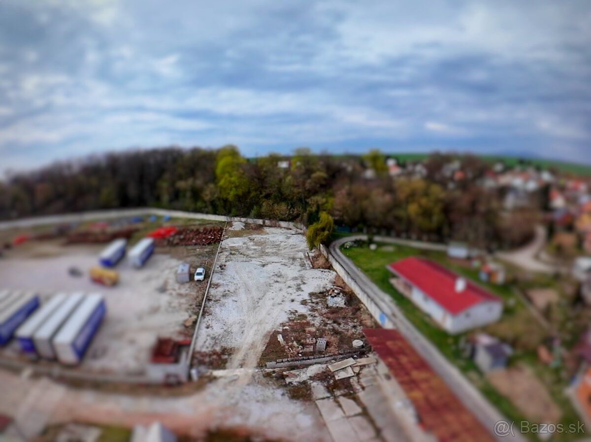 Wynajmę utwardzoną powierzchnię - Topoľčany, park