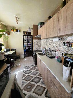 Nabízím k prodeji prostorný 4pokojový slunný byt s výhledem