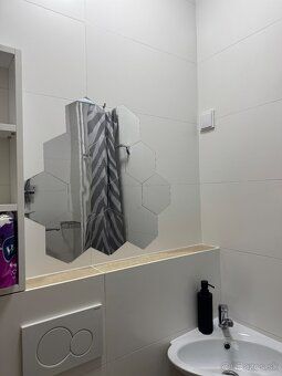 Nabízím k pronájmu moderní garsoniéru ve zvýšeném přízemí