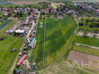 Na prodej 1.050 m² stavebního pozemku se starou rodinnou