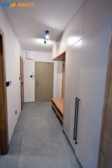 Oferuję na sprzedaż luksusowo wyremontowane 3-pokojowe