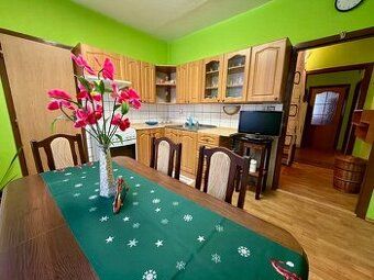 Juraj Kolárik +421 918 938 737 e-mail: V2 Real Estate jako