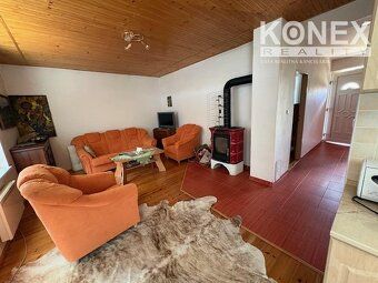 ID:4364 We offer for sale a cozy and tastefully renovated