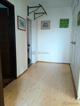 Spacious 3-room apartment with a loggia - Bielocerkevská