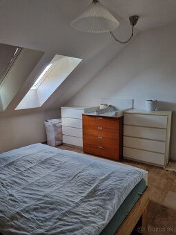 We offer for sale a spacious and bright attic 3-room