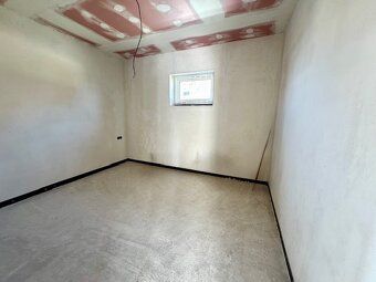 We offer for sale a ground-floor family house that was