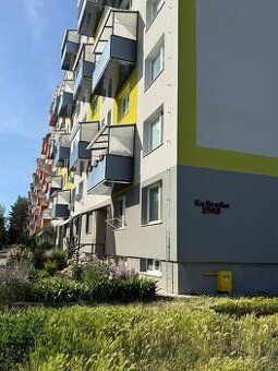 Predám v pôvodnom stave 1 izbový byt v Leviciach bez balkónu