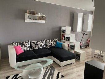 Predám v pôvodnom stave 1 izbový byt v Leviciach bez balkónu