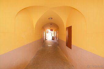 We offer for rent renovated office space measuring 18 m2 in