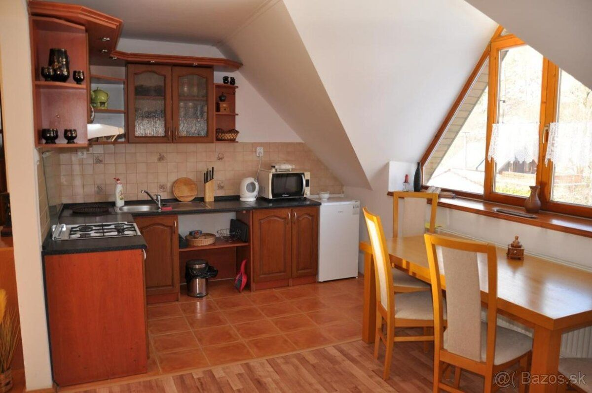 Do wynajęcia umeblowane mieszkanie o powierzchni 100 m² z