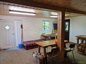 Działka o powierzchni 1606 m2 z domkiem letniskowym i